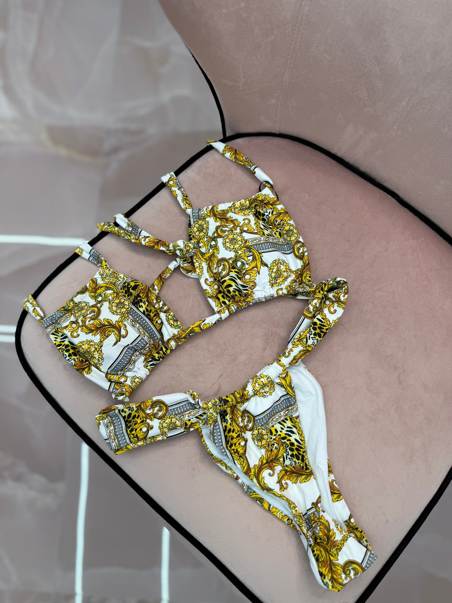 COSTUME GOLD